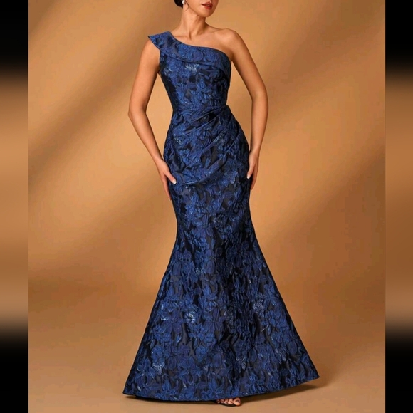 Elegant And Gorgeous Dark Blue One-Shoulder Jacquard Satin Gathered 3-D Three - Picture 1 of 3